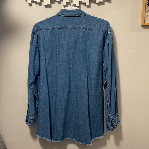 Distressed lightweight denim shirt size large. - Picture 7 of 9